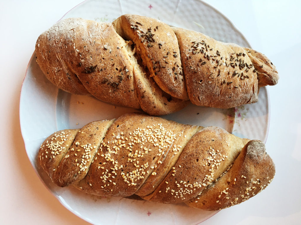 Recept na jednoduchý špaldový chlieb z celozrnnej špaldovej múky.
